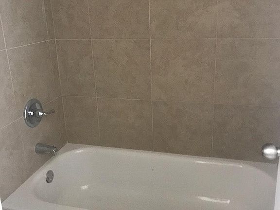 5th image of 889 Hamilton Dr #889C