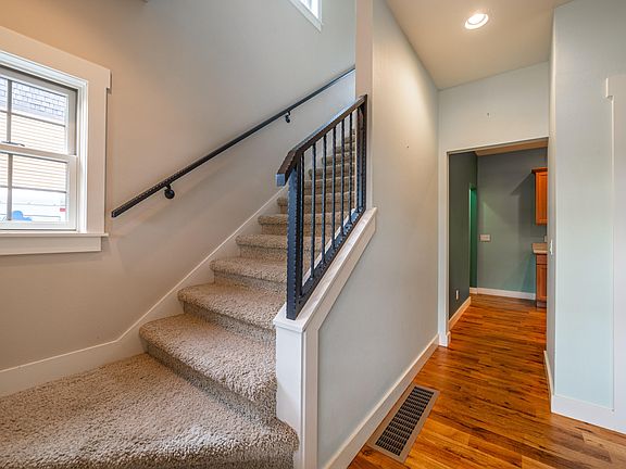2nd image of 1038 Creekview Dr