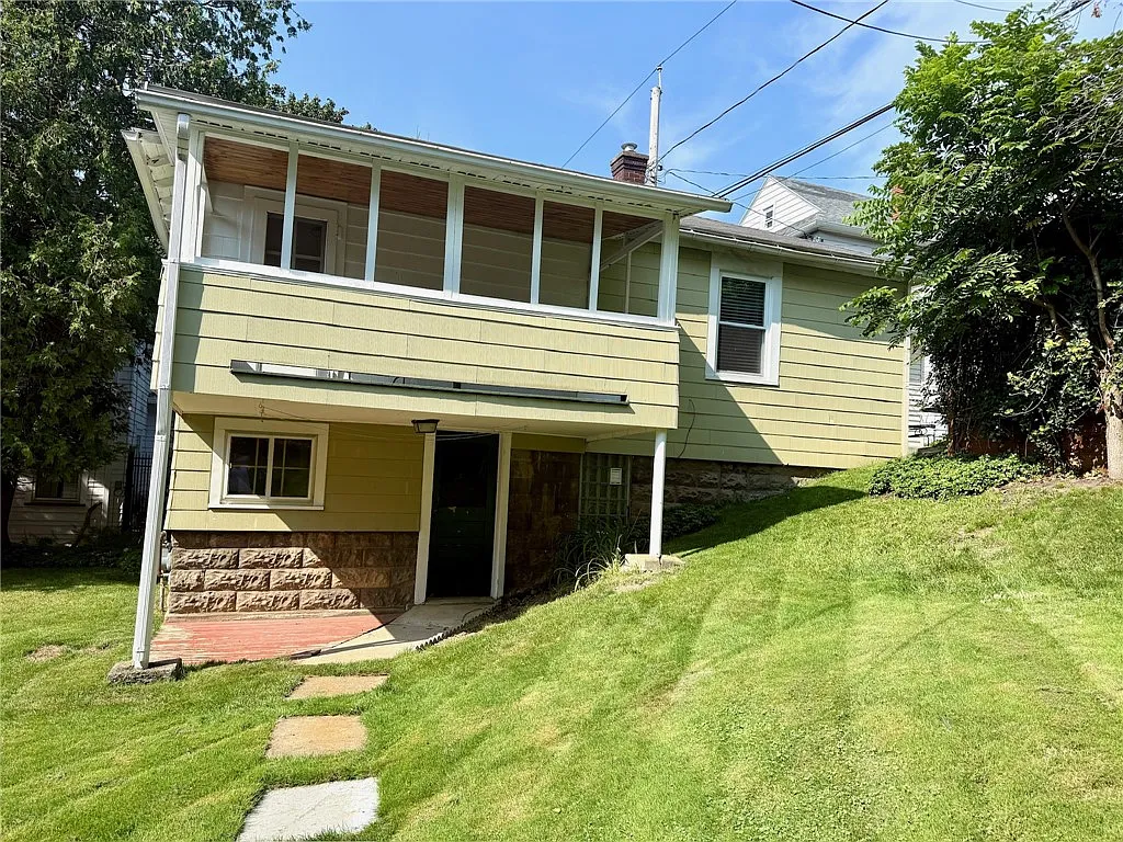 2 bed, 1.0 bath, 888 sqft, $2,000 — Photo 3