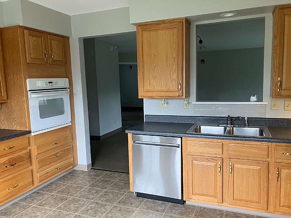 3rd image of 1027 Whitney Rd E APT 1