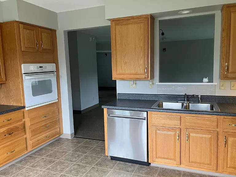 1027 Whitney Rd E #1 — Photo 3