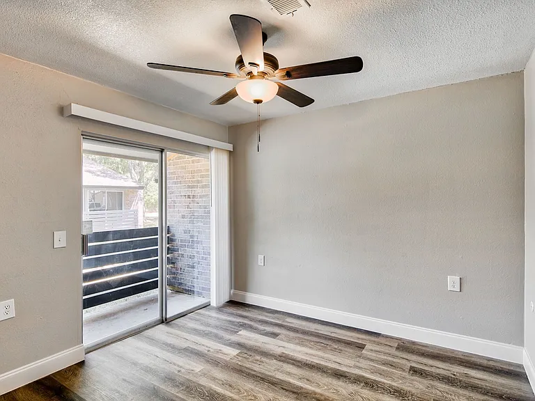 4700 King St — Photo 27