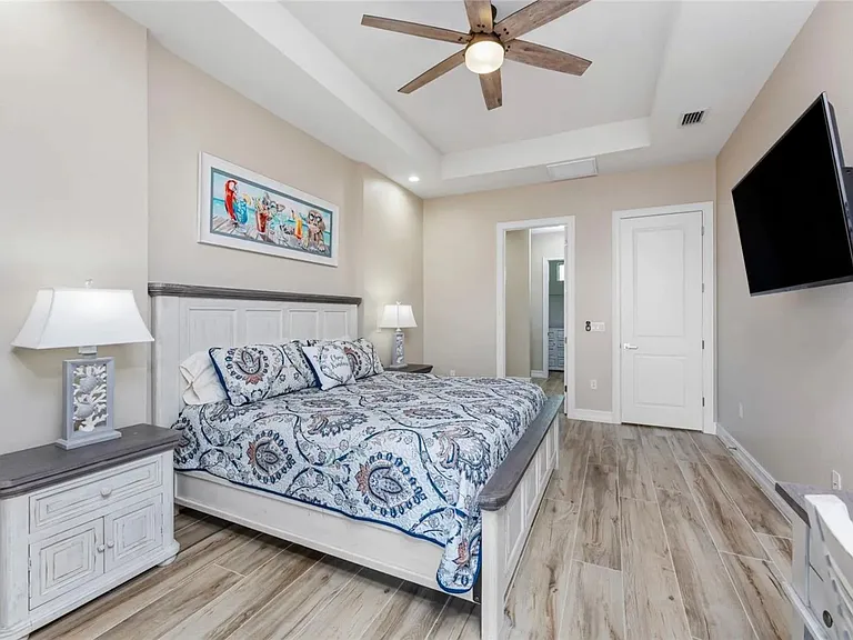 212 Rotonda Blvd E — Photo 12