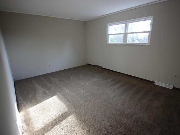 5th image of 69 Wesleyan Cir