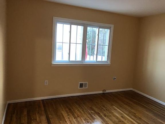 2nd image of 286 Maybury Ave