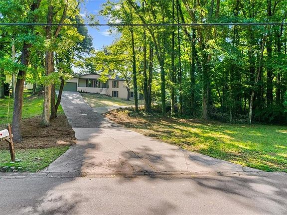 2nd image of 1661 Oak Ridge Cir SW