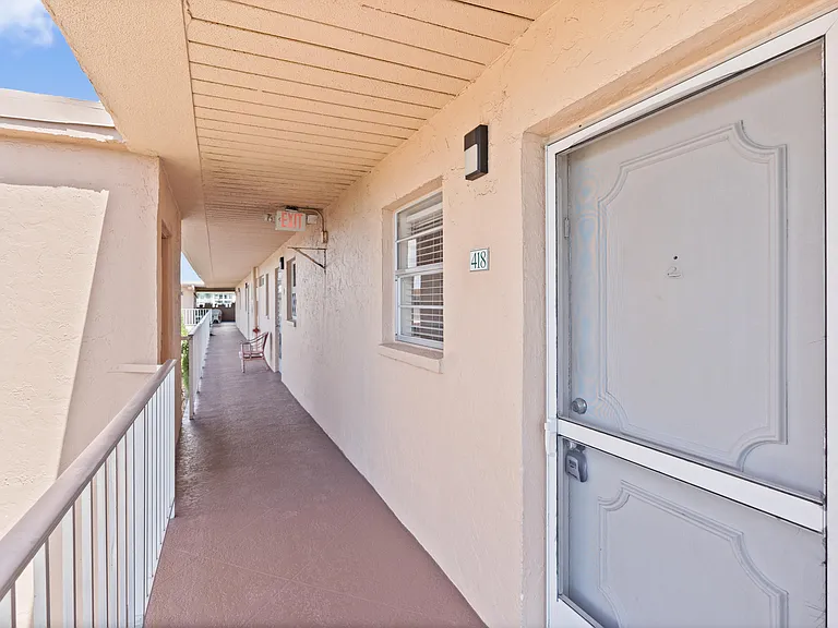 2515 NE 2nd Ct #418 — Photo 8