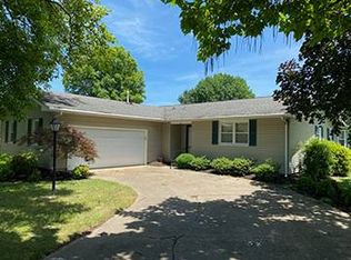 25 Kincaid Dr, Fairfield, IL 62837