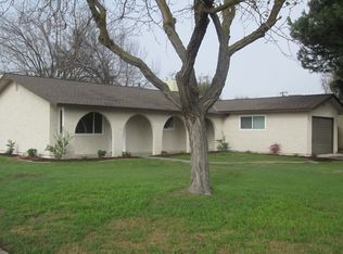 901 Banyan Dr, Lemoore, CA 93245