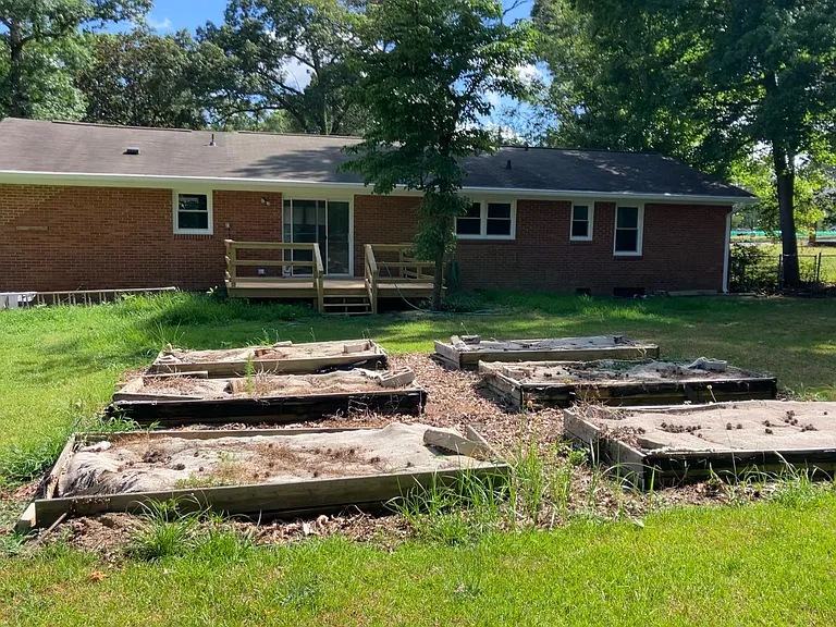 3608 Red Bud St — Photo 2