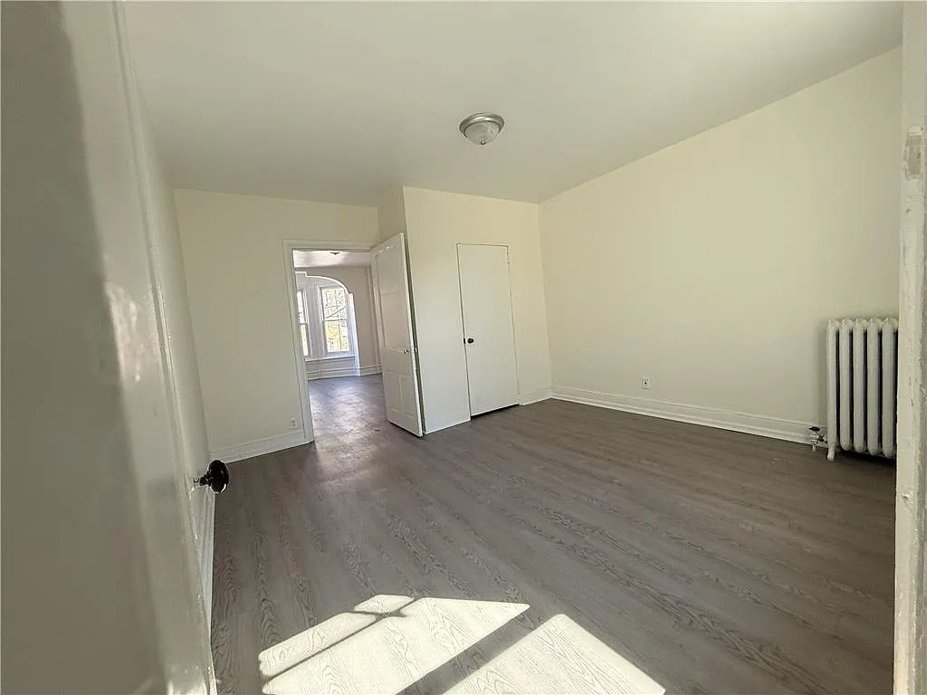 1 bed, 1.0 bath, 1974 sqft, $1,500 — Photo 4