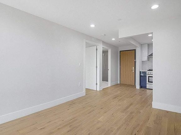 3rd image of 2705 41st Ave APT 4B