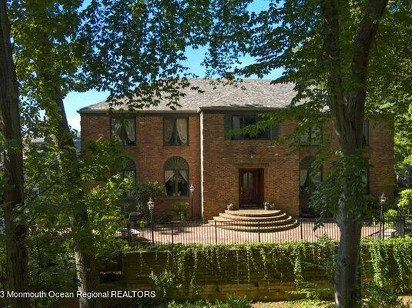 68 Howland Rd, Middletown, NJ 07748