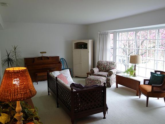 3rd image of 3358 Oak Hollow Dr SE