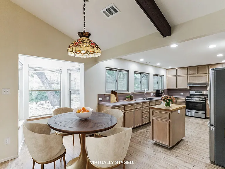 2203 Farnswood Cir — Photo 4