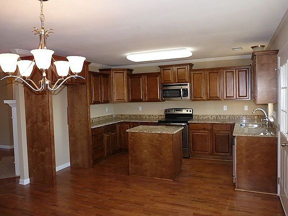 3rd image of 5721 Heritage Heights Dr