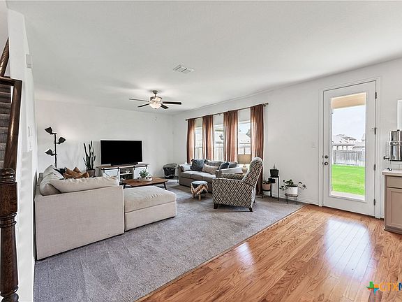 3rd image of 2056 Cowan Dr