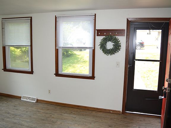 3rd image of 1717 Loftsgordon Ave