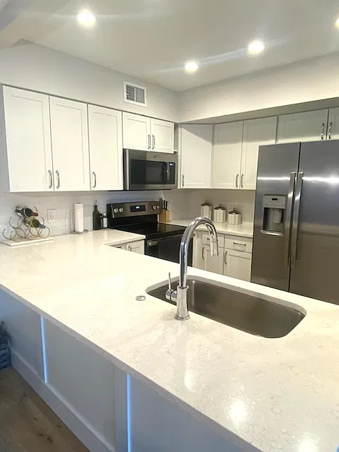 2314 S Clewis Ct — Photo 3