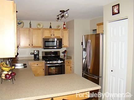 Kitchen
						:
						Corian counter tops, Maple hardwood floors