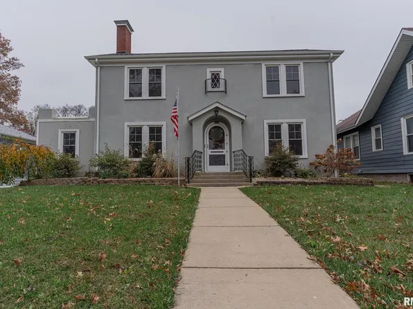 909 E 3rd St, Centralia, IL 62801