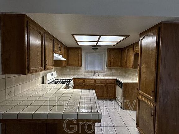 5th image of 736 S Linwood St