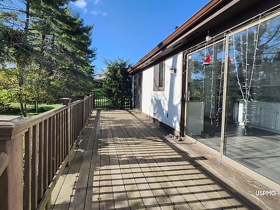 3rd image of 1465 Eaton Ave #3