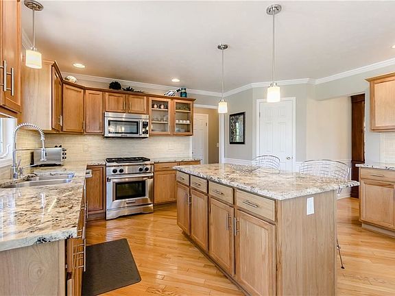 3rd image of 45 Carrie Marie Ln