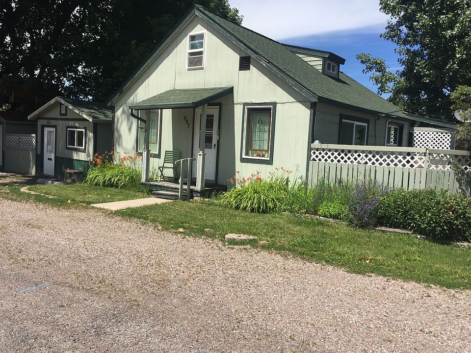 2nd image of 807 13th Ave E