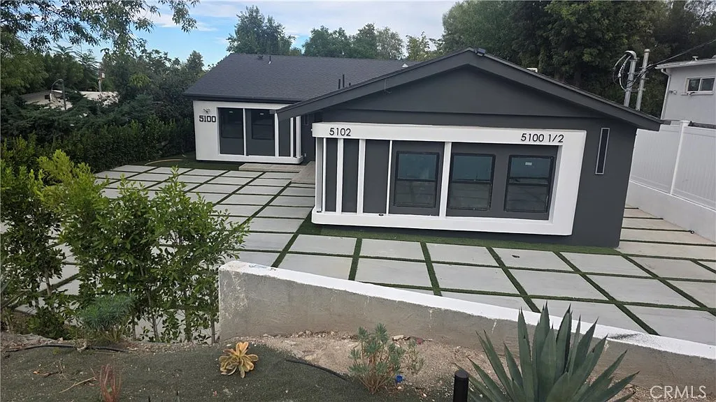 4 bed, 2400 sqft, $8,500 — Photo 2