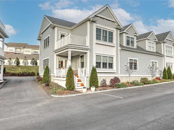 16 Kettle Point Ave, East Providence, RI 02914