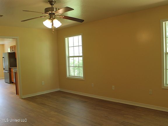 4th image of 3413 Bream St