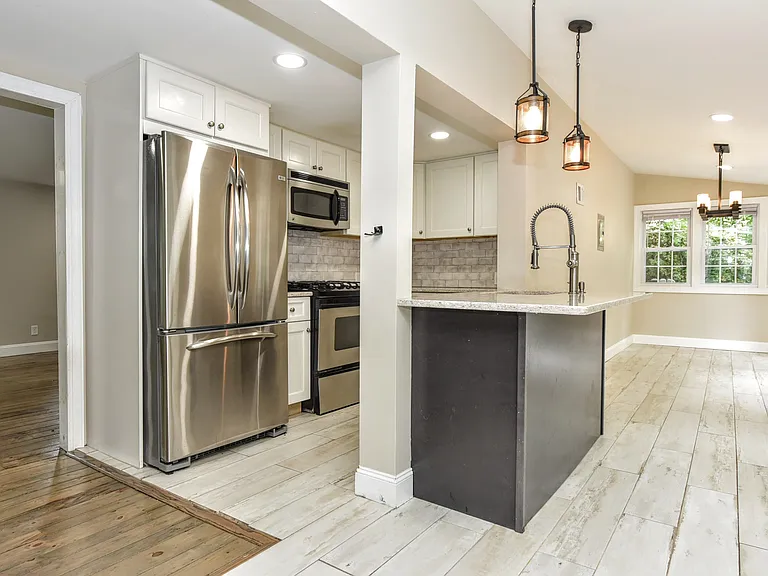 6 Standish Ln — Photo 17