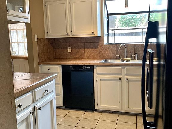 3rd image of 942 Ridgepoint Ct #10-C