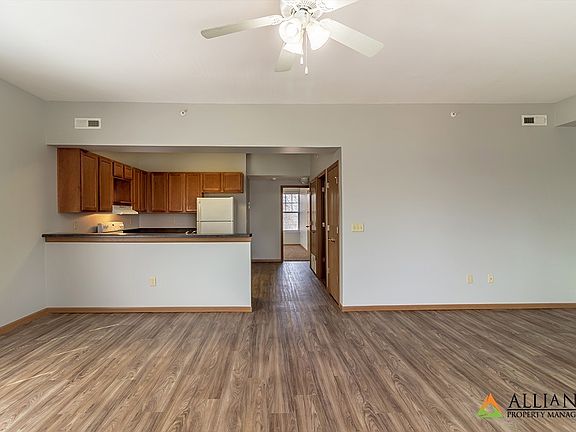 5th image of 512 N 11th St APT 304
