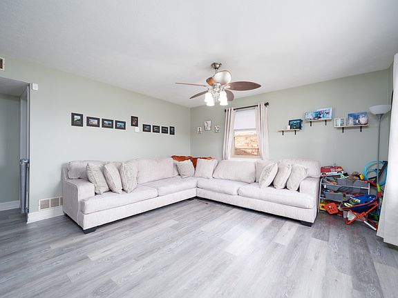 5th image of 3836 Lovell Dr