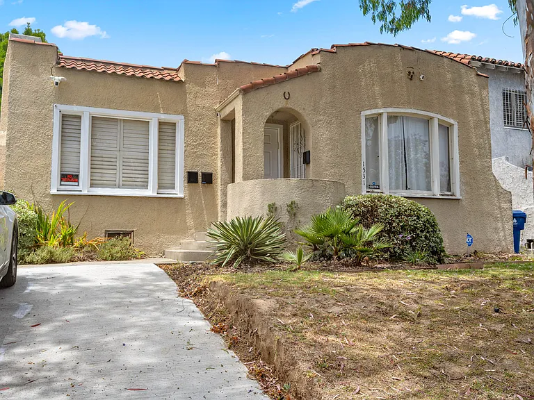 1535 S Ogden Dr — Photo 23