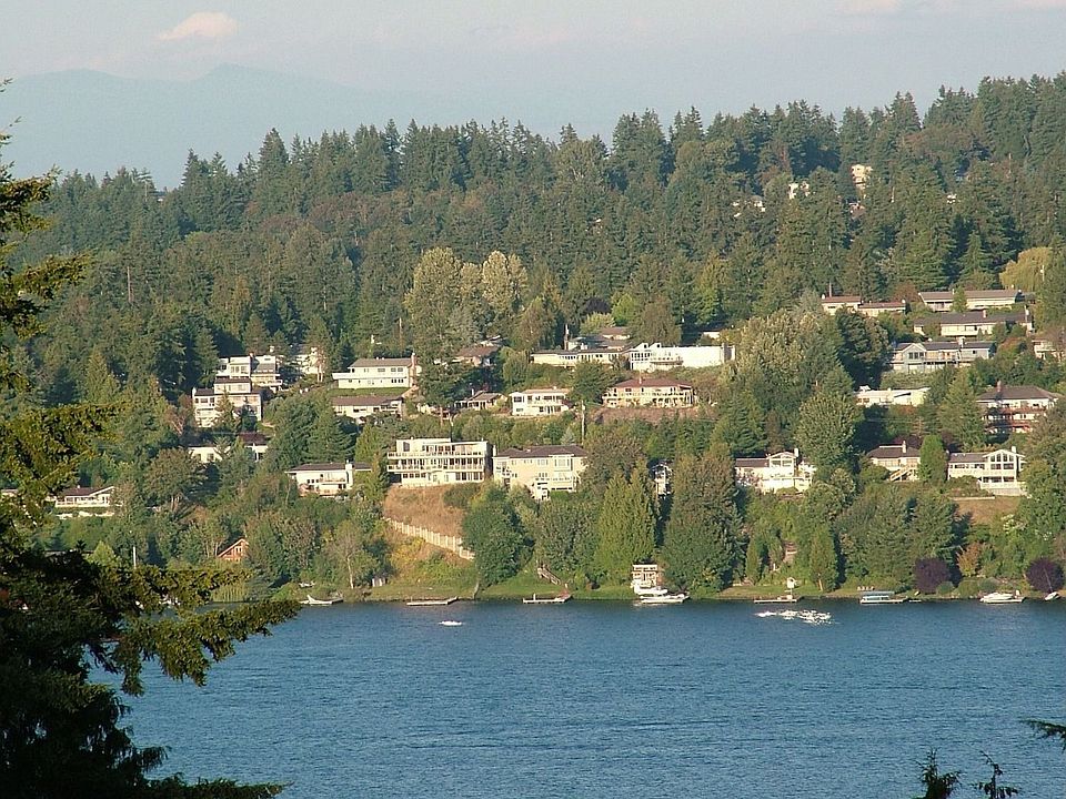 looking north east: lake view and hot air balloon from living room