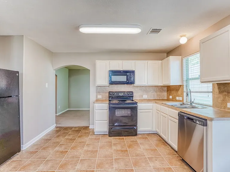 13118 Kingston Point Ln — Photo 8