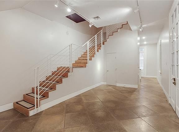 5th image of 607 Barracks St APT 2