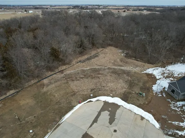 3020 Forest Ridge Dr NE, Swisher, IA 52338