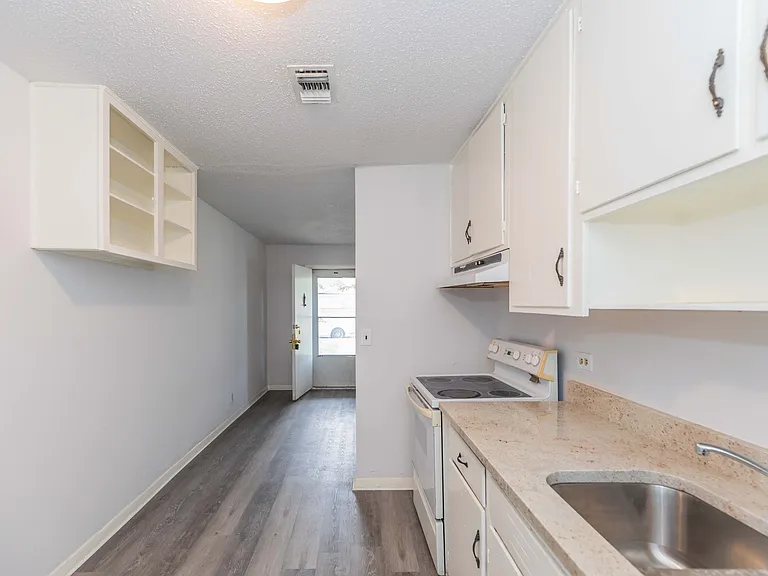 2706B Curtis Dr — Photo 4