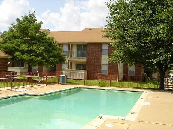 4th image of 2301 Meadowbrook Gardens Dr APT 100