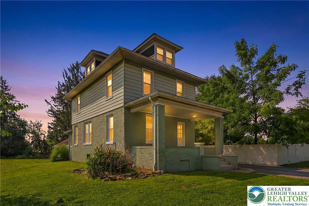 3 bed, 2.0 bath, 1408 sqft, $2,250 — Photo 3