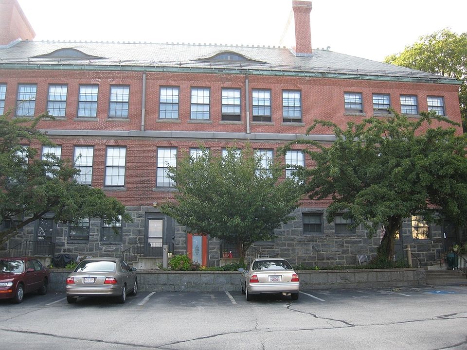 1st image of 250 Whitwell St Unit 2