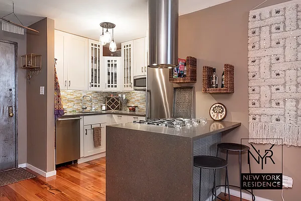 Sold by New York Residence | media 3