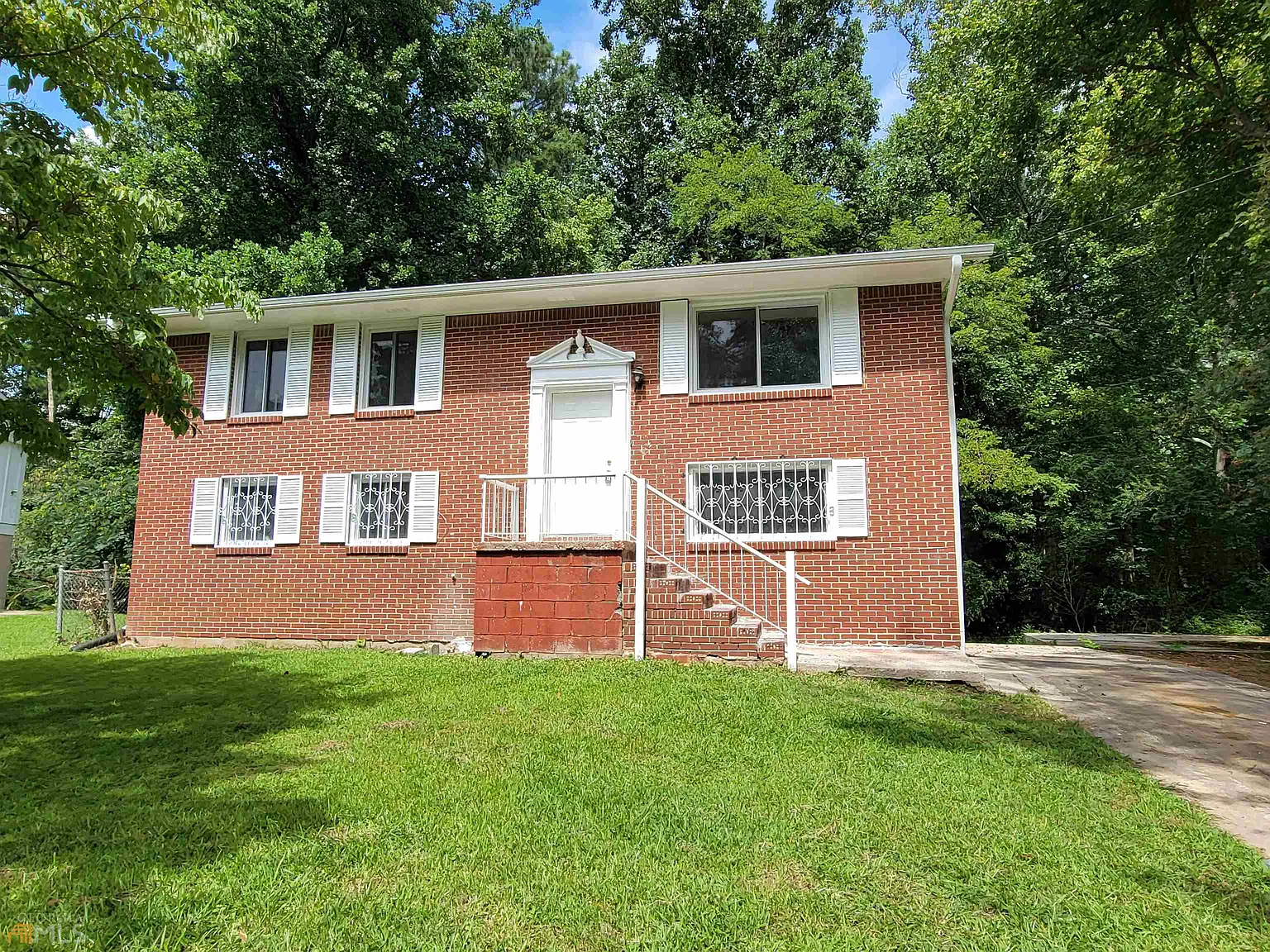 5 bed, 2.0 bath, 2000 sqft, $1,870 — Photo 1
