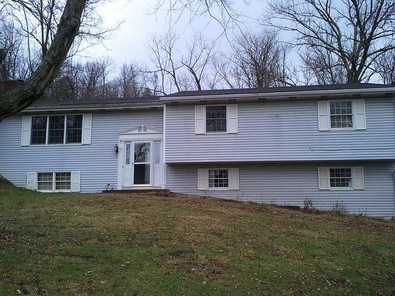 1st image of 9 Applewood Dr