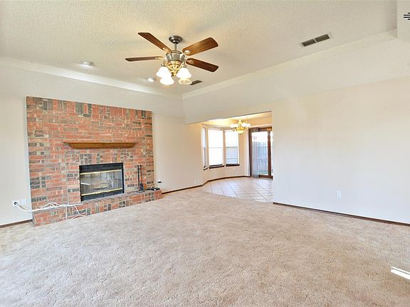 3rd image of 2136 Northglen Dr