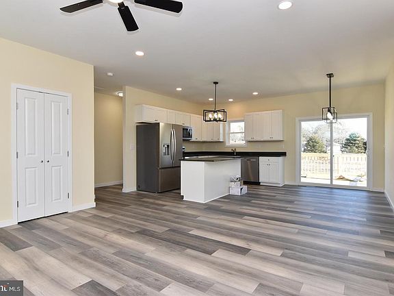3rd image of 38427 Shelby Ln